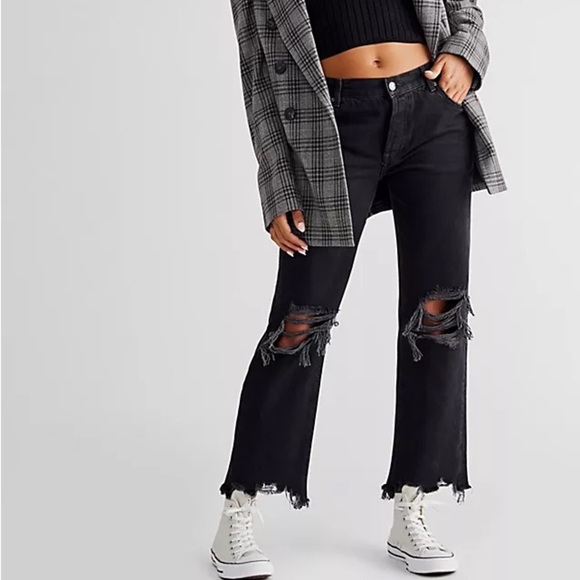 Free People We The Free Black Distressed Mid Rise Maggie Straight Jean Size 25 - Picture 2 of 7